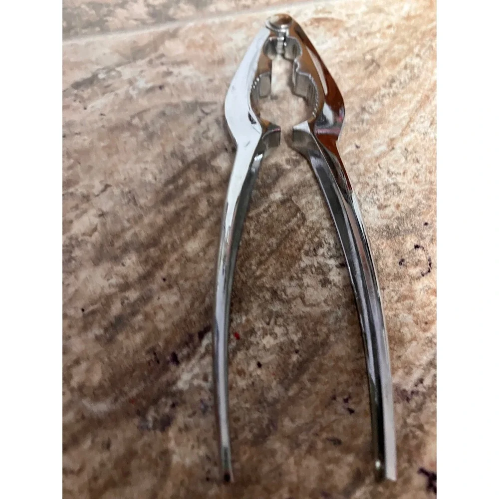 Silver Metal Nutcracker Manual Walnut Pecan Seafood Cracker Tool 6 Inch